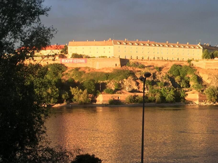 Center, Private Garage, Danube & Fortress, 3 Bdrm 2 Bath Novi Sad Exteriör bild