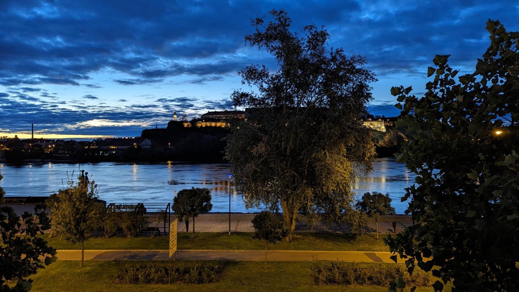 Center, Private Garage, Danube & Fortress, 3 Bdrm 2 Bath Novi Sad Exteriör bild