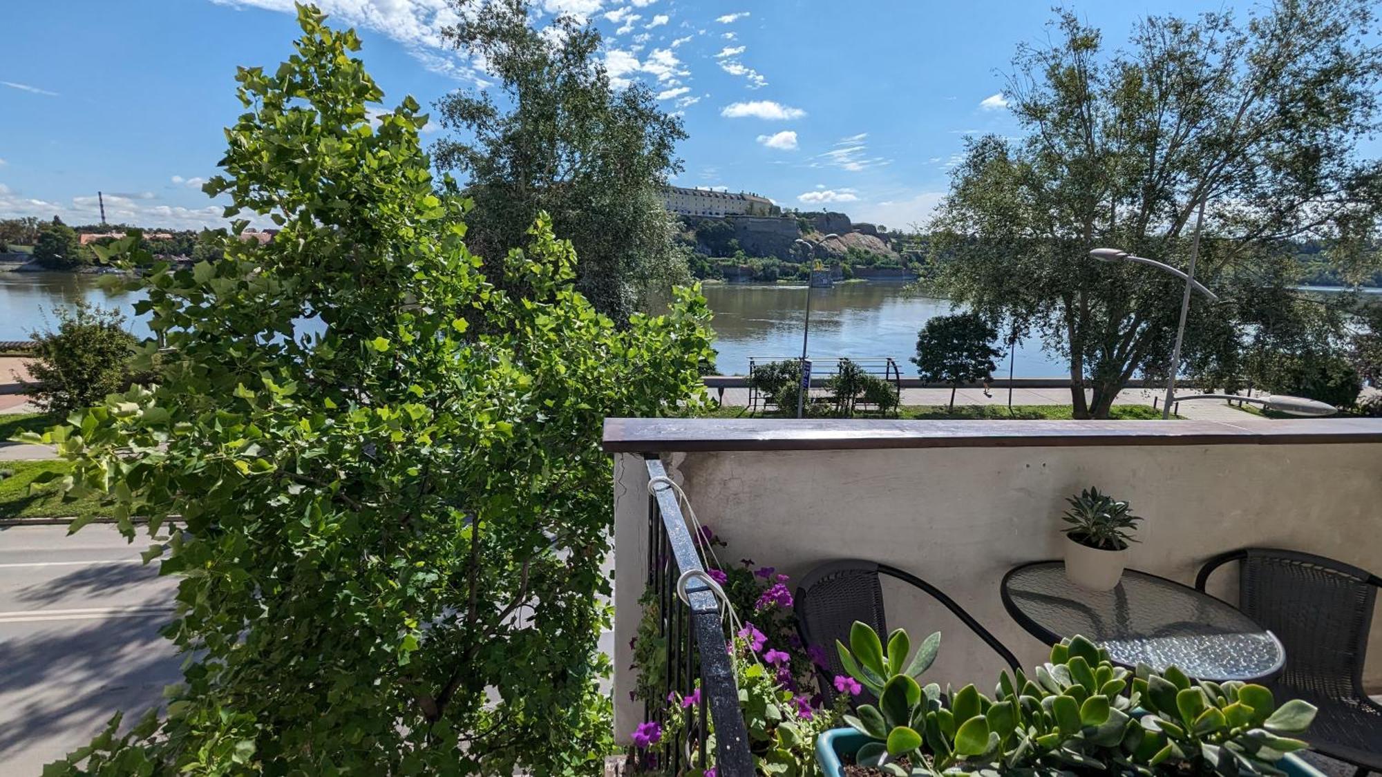 Center, Private Garage, Danube & Fortress, 3 Bdrm 2 Bath Novi Sad Exteriör bild